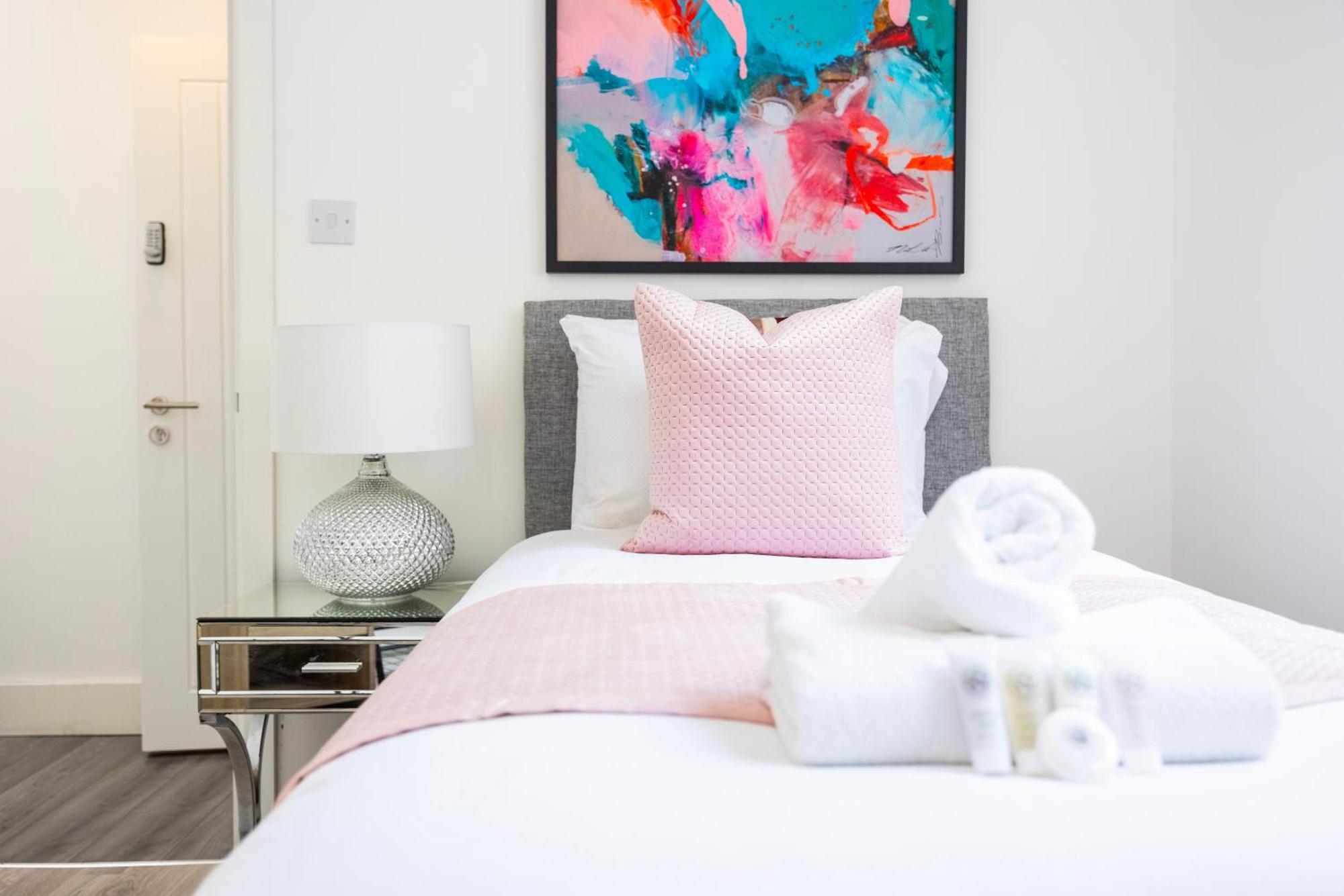 Block Of Apartments In Croydon ,Long Stays , Weekly & Monthly Offers , Contractors , Relocations , Leisure & Family Stays Extérieur photo